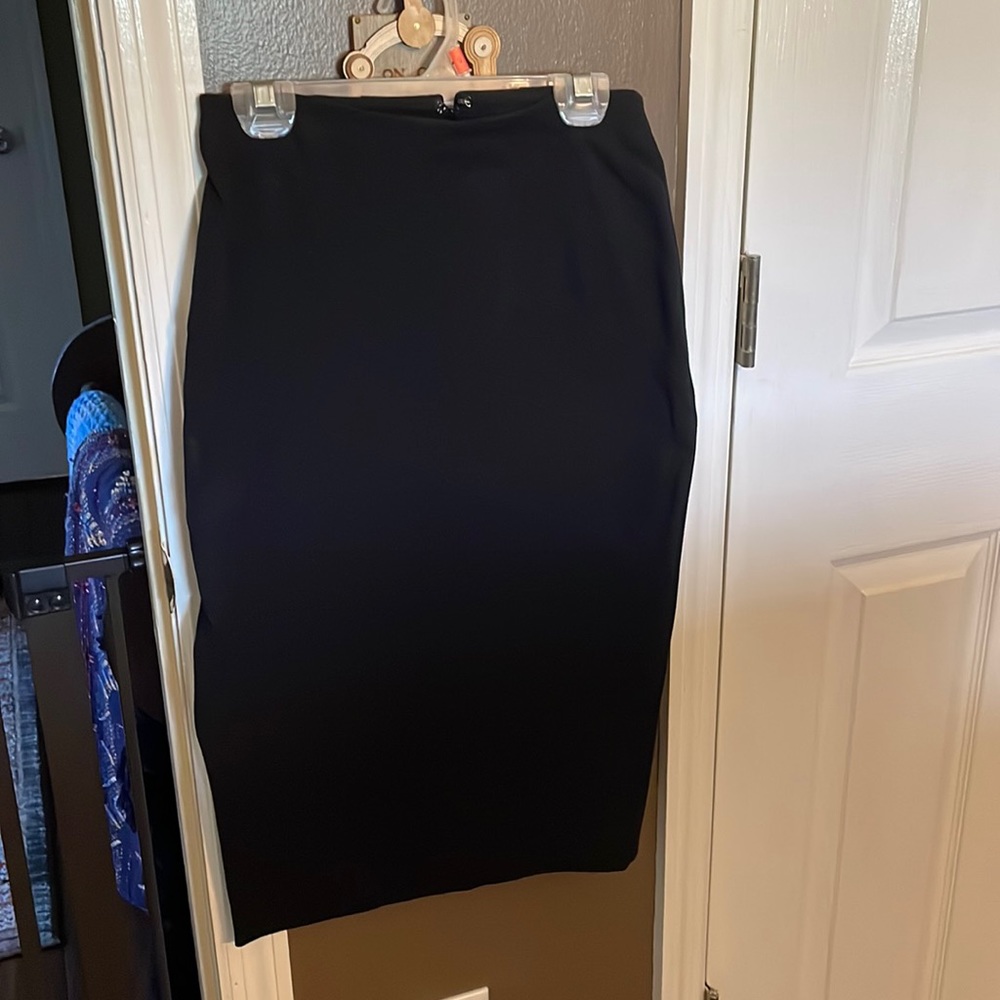 Pencil skirt with geometric stitching and back split